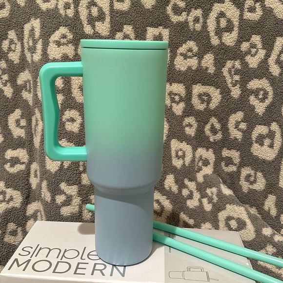 Simply Modern TREK 40oz Tumbler in Cool Mint New 🆕 & Never Used ❣️Beautiful 😍 - Picture 15 of 17